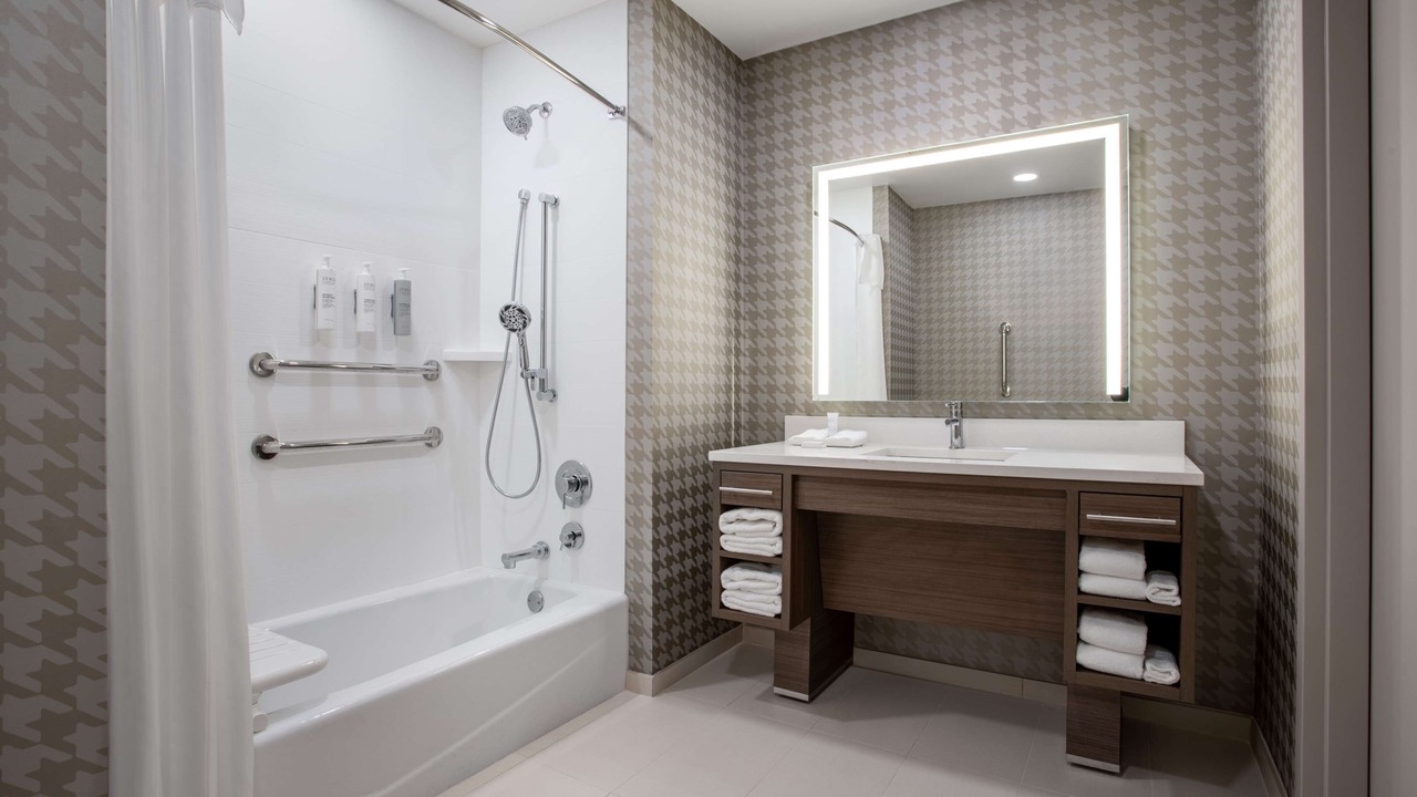 Photo of Bathroom in Calhoun