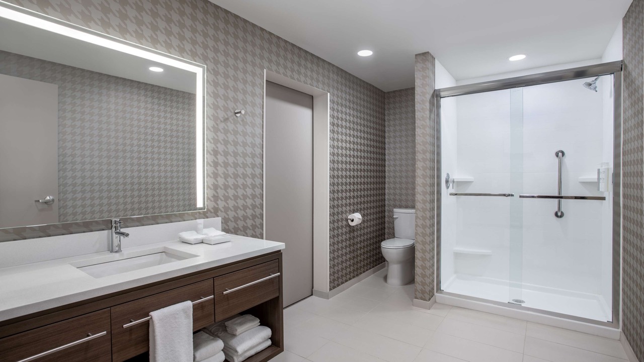 Photo of Bathroom in Calhoun