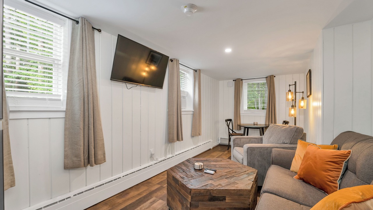 Photo of Others in Bartlett