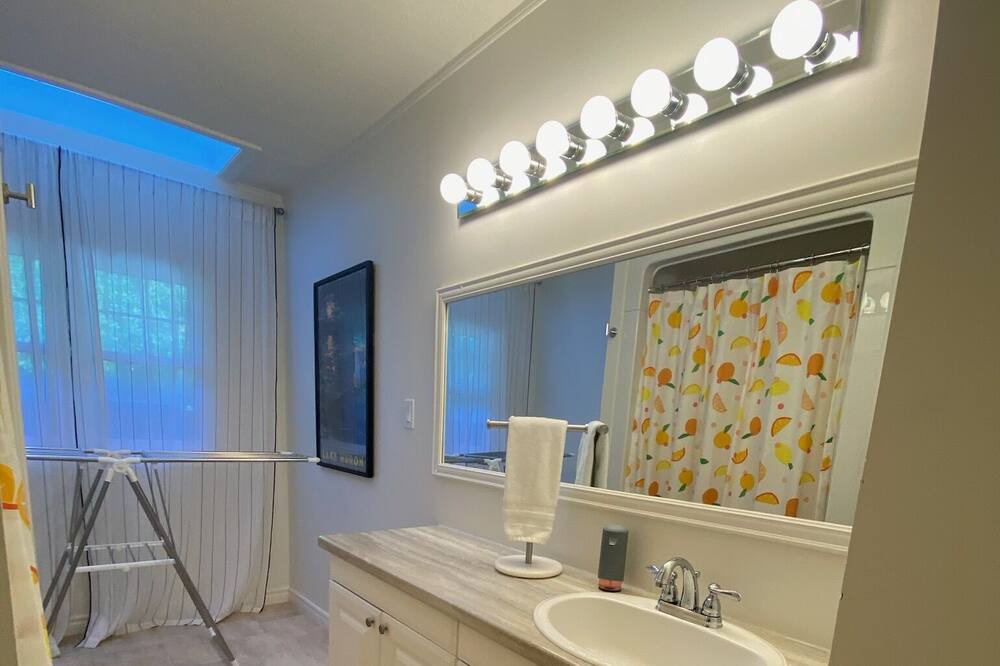 Photo of Bathroom in Kincardine
