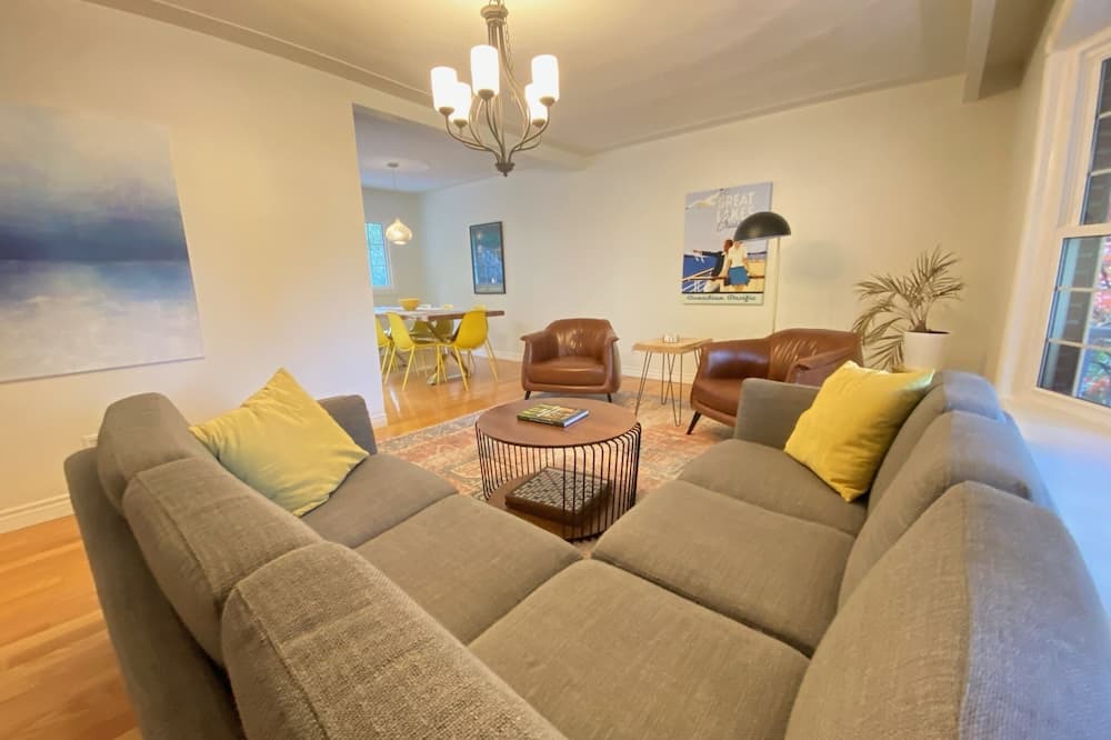 Photo of Livingroom in Kincardine