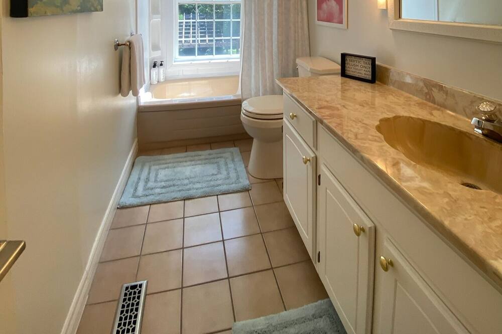 Photo of Bathroom in Kincardine