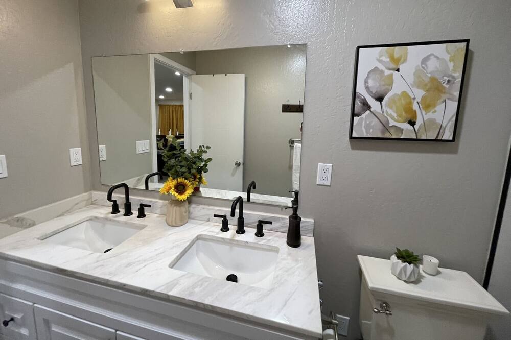 Photo of Bathroom in East Palo Alto