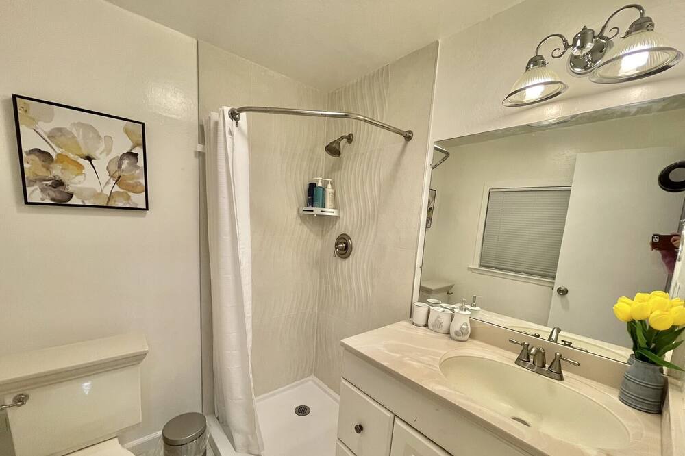 Photo of Bathroom in East Palo Alto