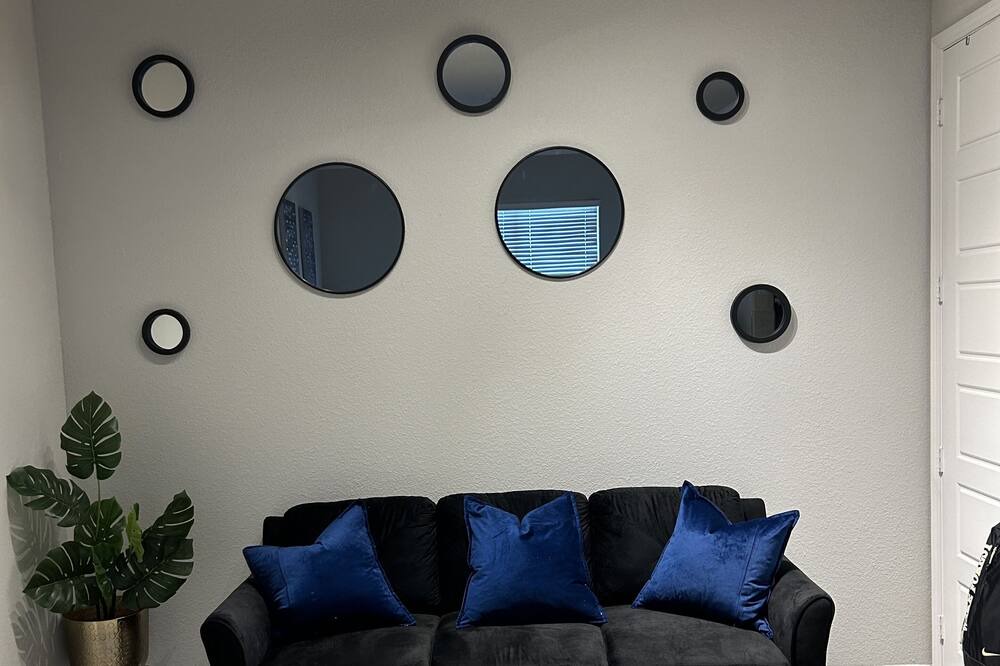 Photo of Livingroom in Aubrey