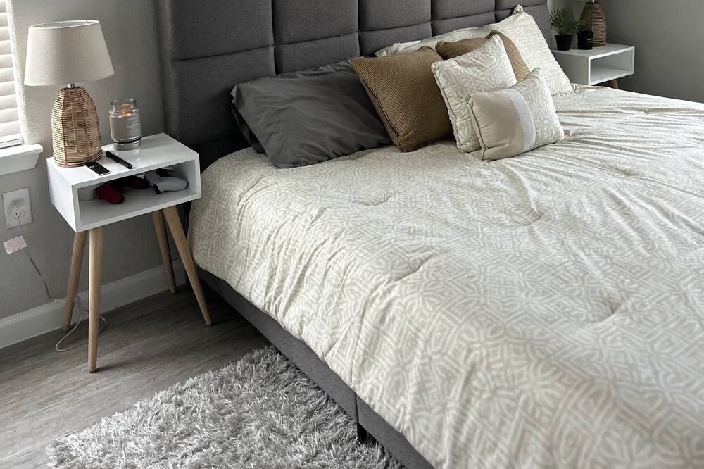 Photo of Bedroom in Aubrey
