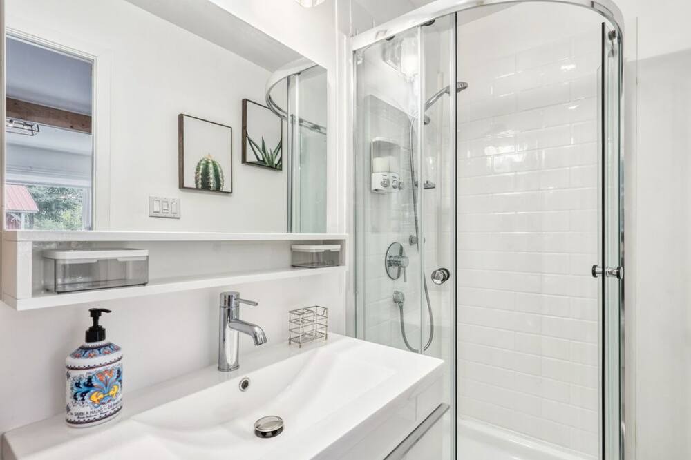 Photo of Bathroom in Saint-Gabriel-de-Brandon