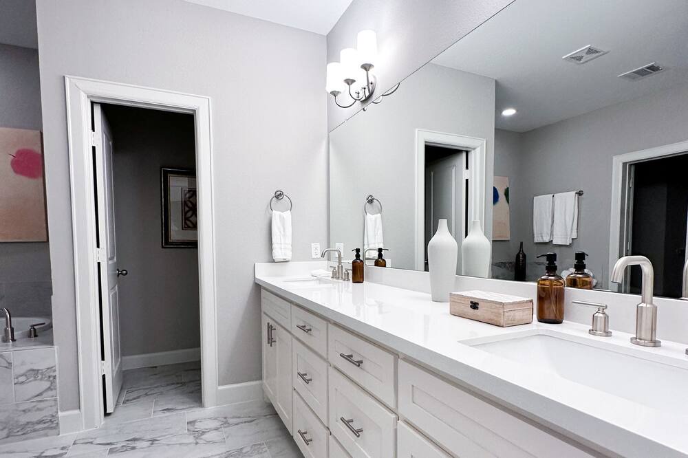 Photo of Bathroom in Shady Acres