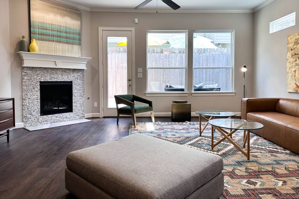 Photo of Livingroom in Shady Acres