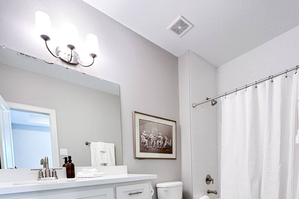 Photo of Bathroom in Shady Acres