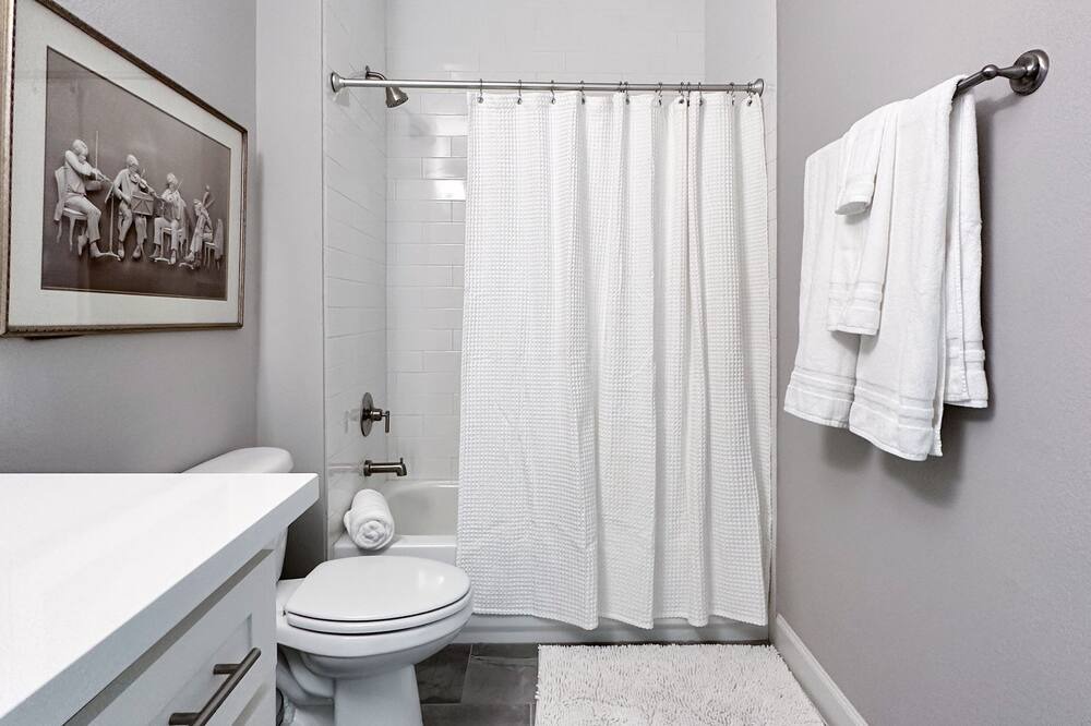 Photo of Bathroom in Shady Acres