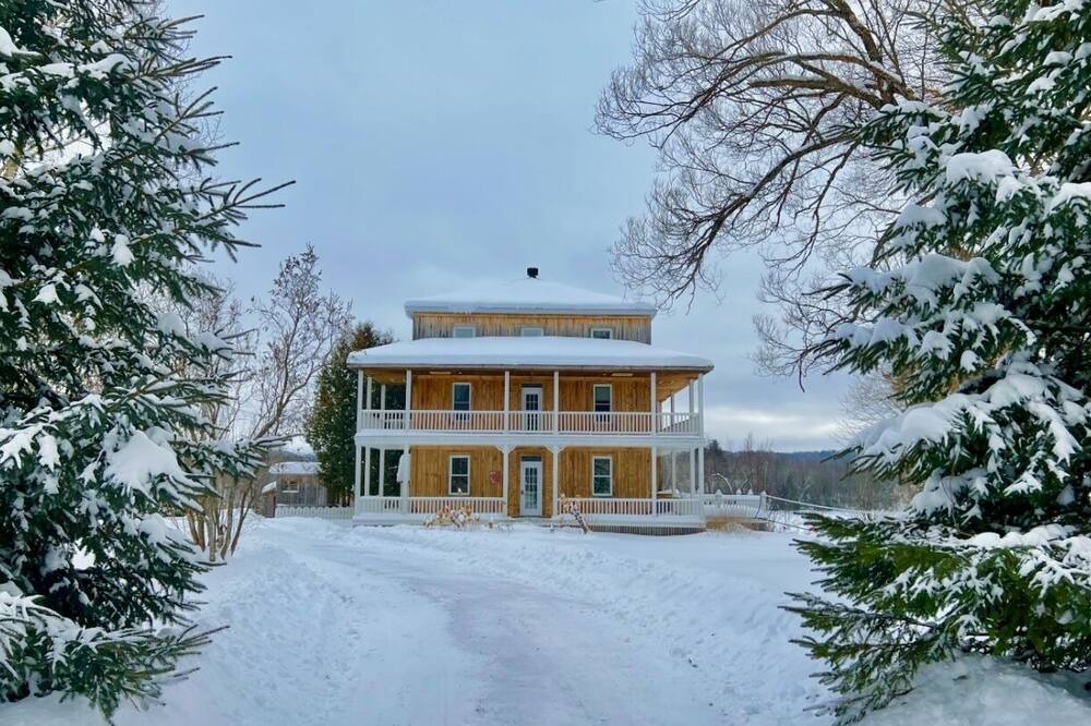 Photo of Outdoor in Notre-Dame-de-Pontmain