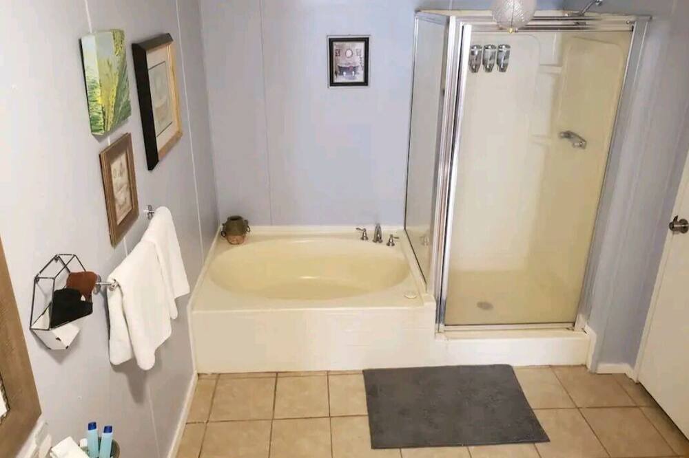 Photo of Bathroom in Dogwood