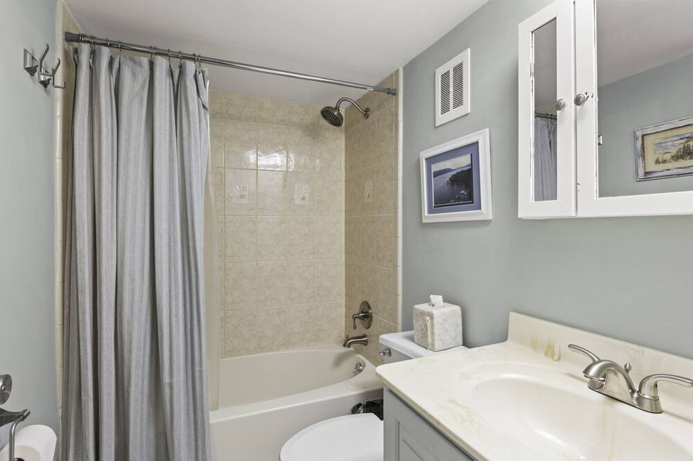 Photo of Bathroom in Naples