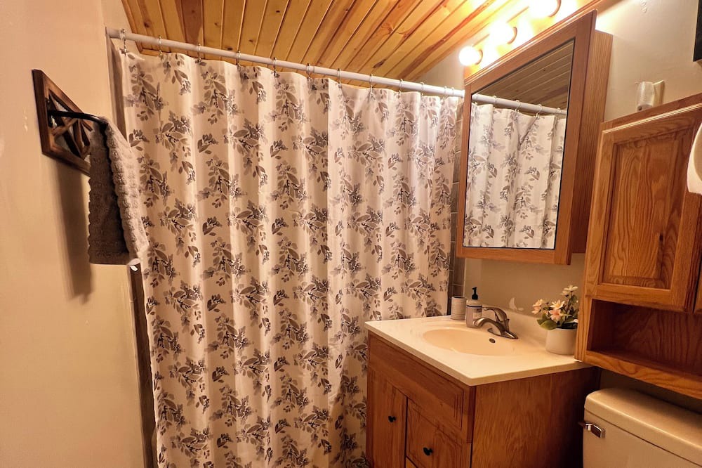 Photo of Bathroom in Neal