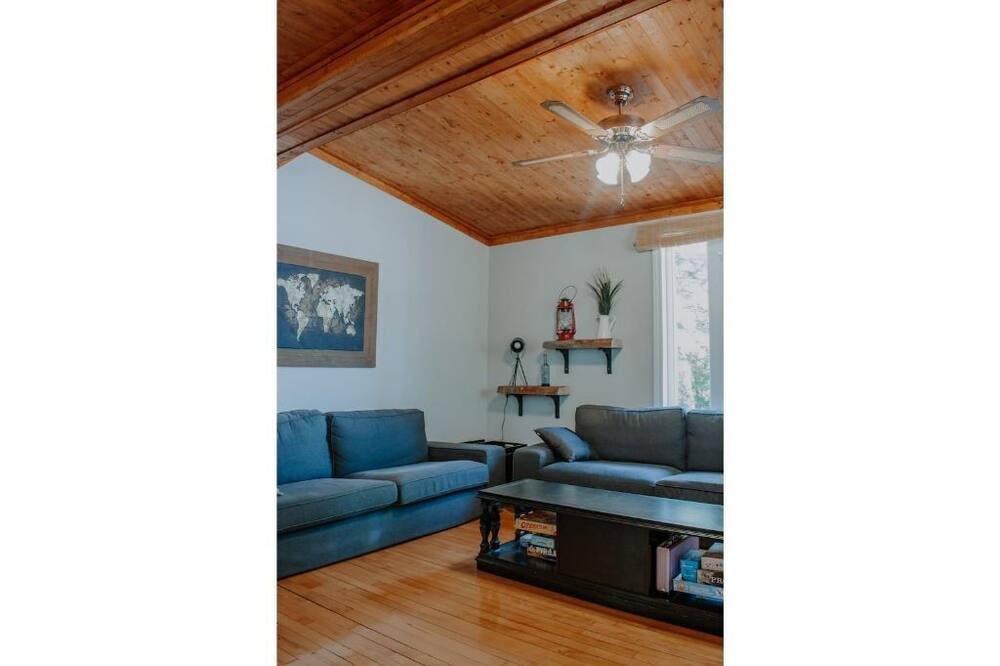 Photo of Livingroom in Lambton