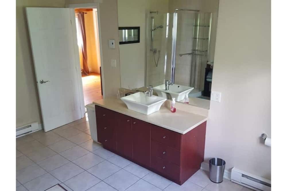 Photo of Bathroom in Lambton