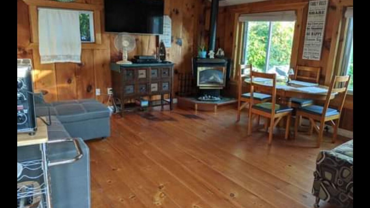 Photo of Livingroom in Central Elgin