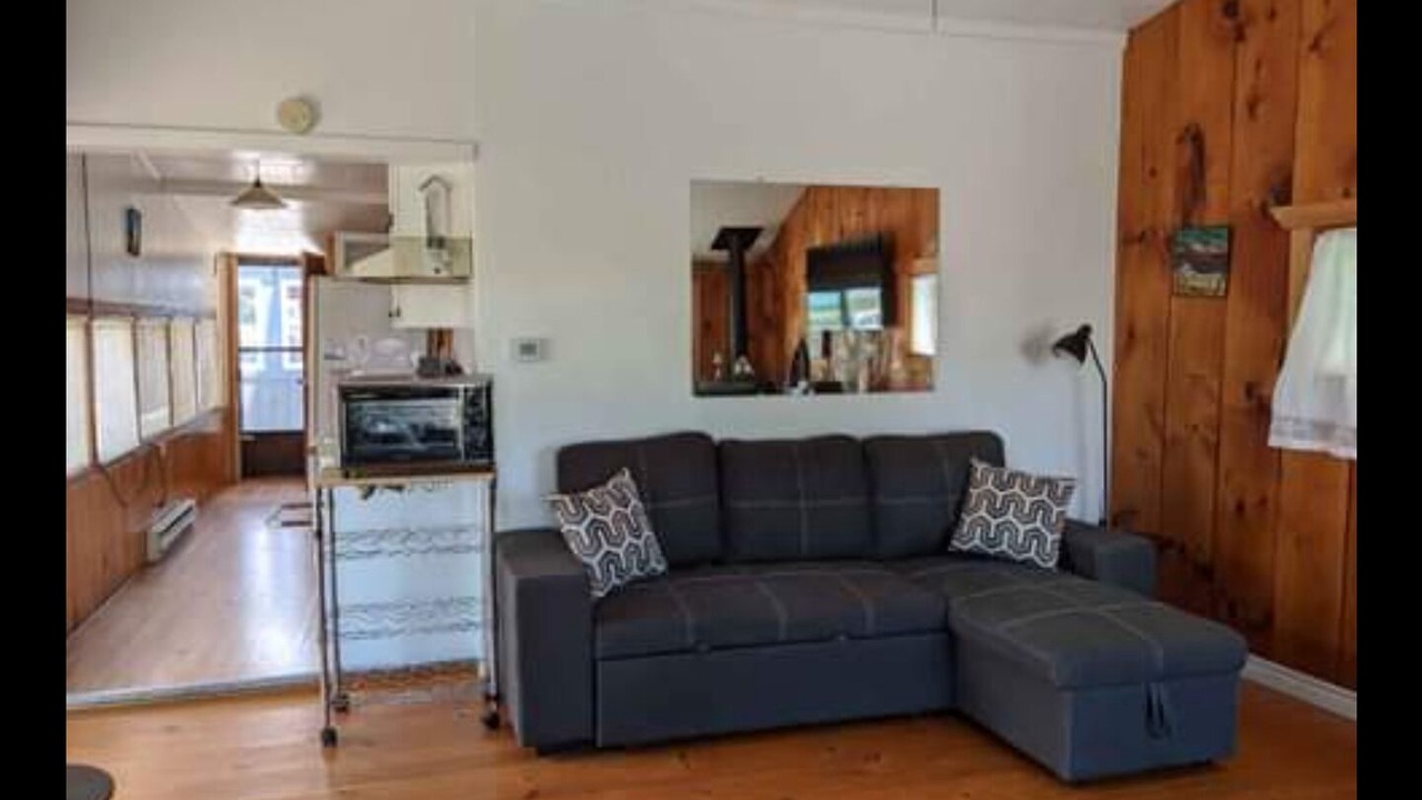 Photo of Livingroom in Central Elgin