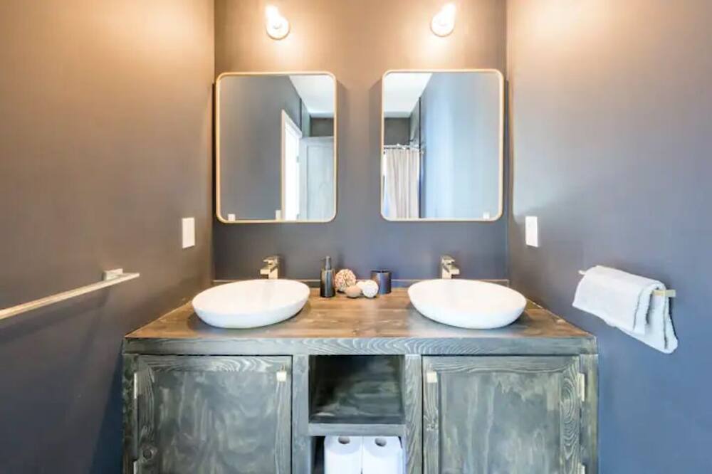 Photo of Bathroom in Haines Falls