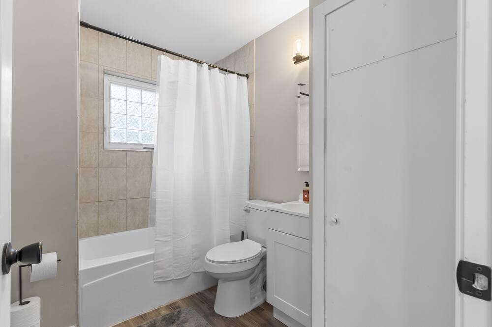 Photo of Bathroom in Twain