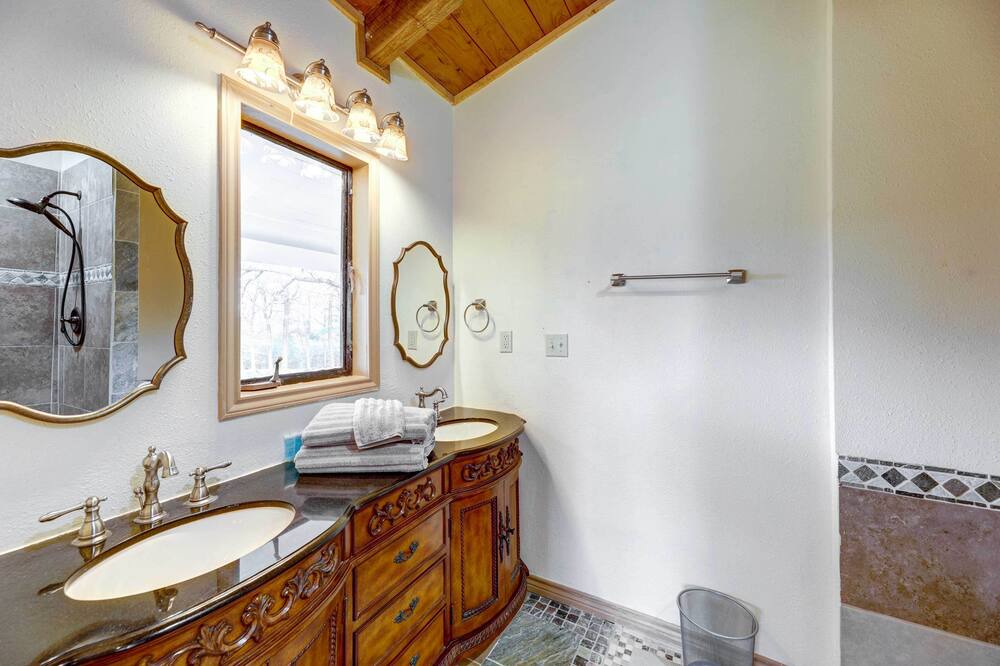 Photo of Bathroom in Smithville