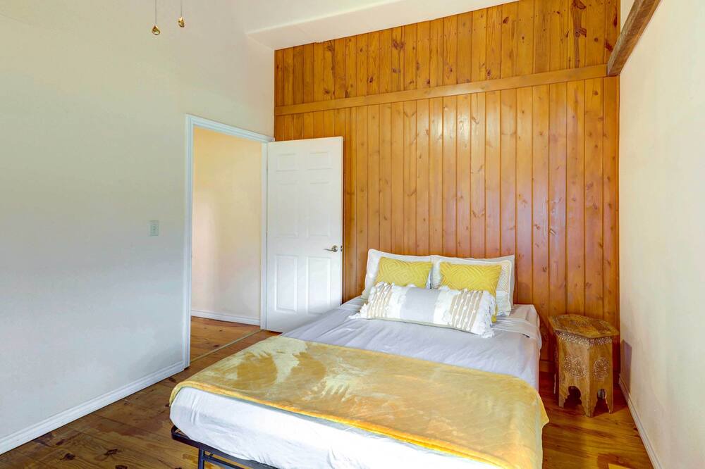 Photo of Bedroom in Smithville