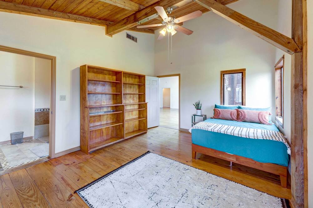 Photo of Bedroom in Smithville