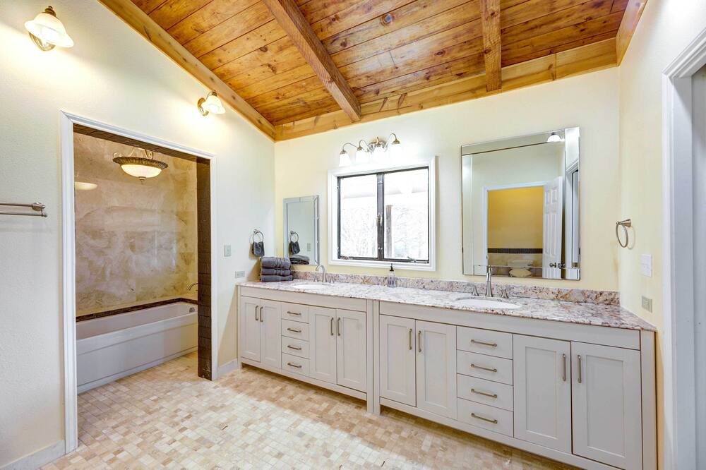 Photo of Bathroom in Smithville