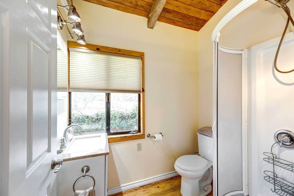 Photo of Bathroom in Smithville