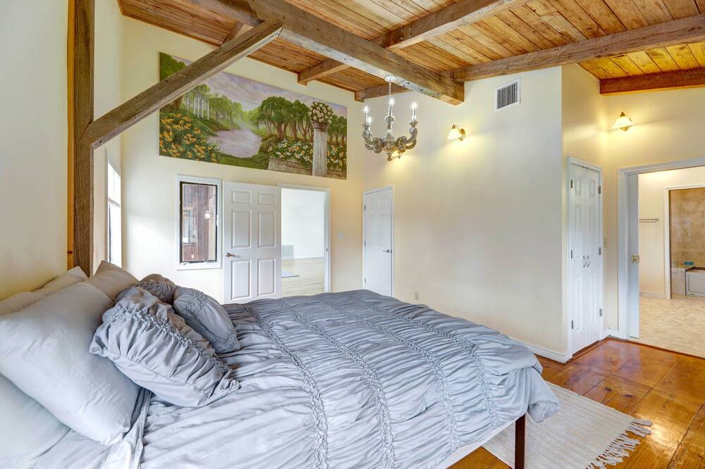Photo of Bedroom in Smithville