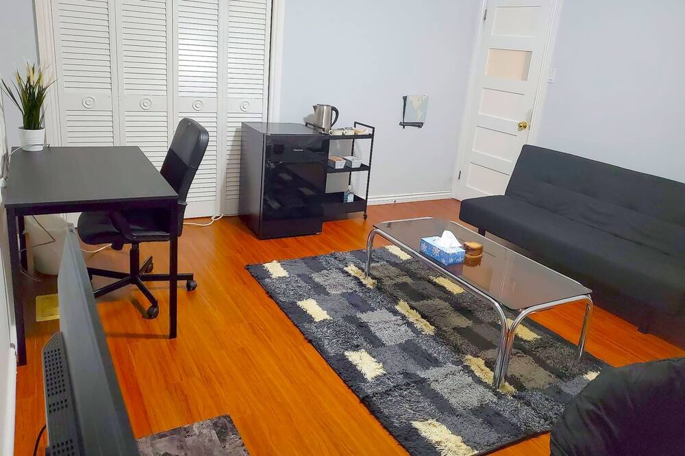 Photo of Bedroom in Aylmer