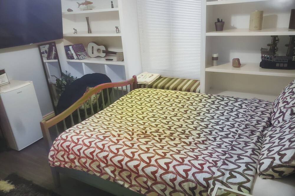 Photo of Bedroom in Aylmer