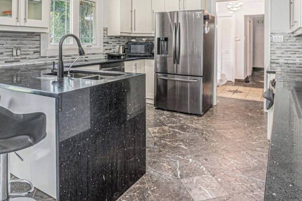Photo of Kitchen in Aylmer