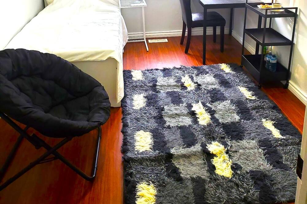 Photo of Bedroom in Aylmer
