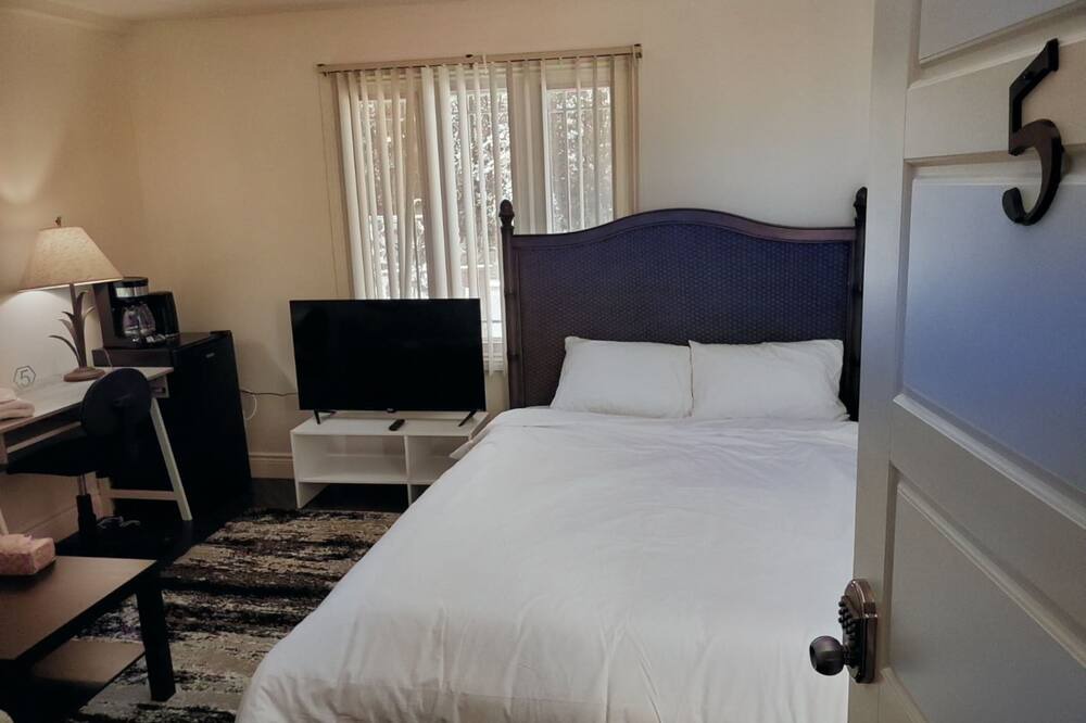 Photo of Bedroom in Aylmer