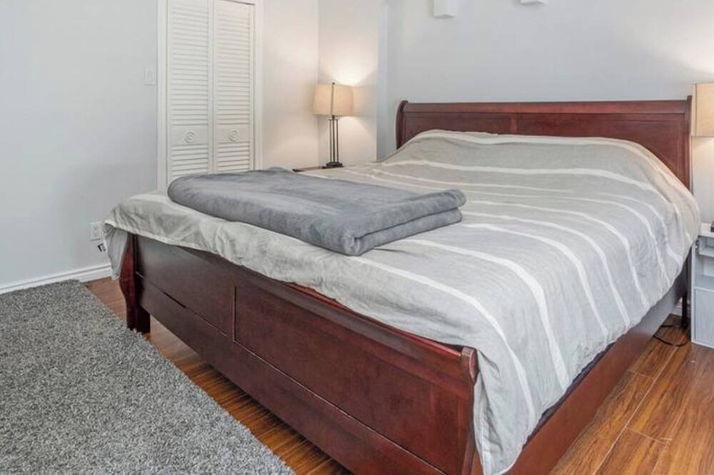 Photo of Bedroom in Aylmer