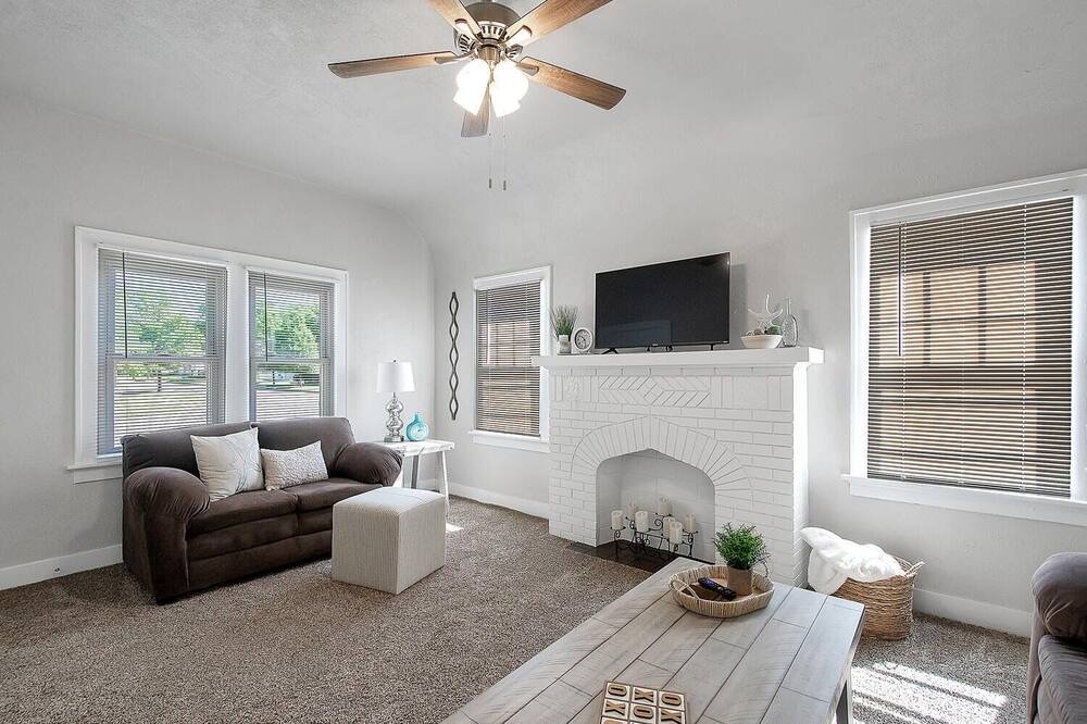 Photo of Livingroom in Hutchinson