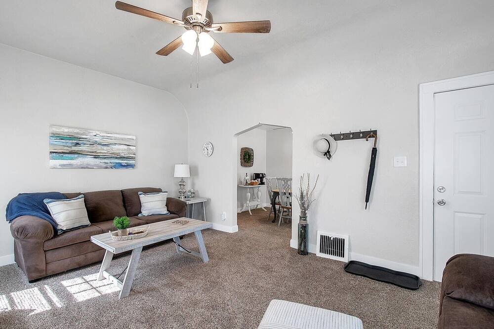 Photo of Livingroom in Hutchinson