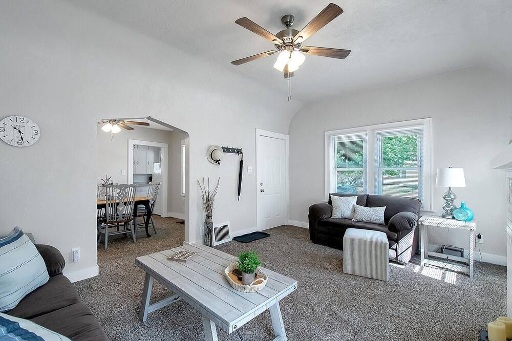 Photo of Livingroom in Hutchinson