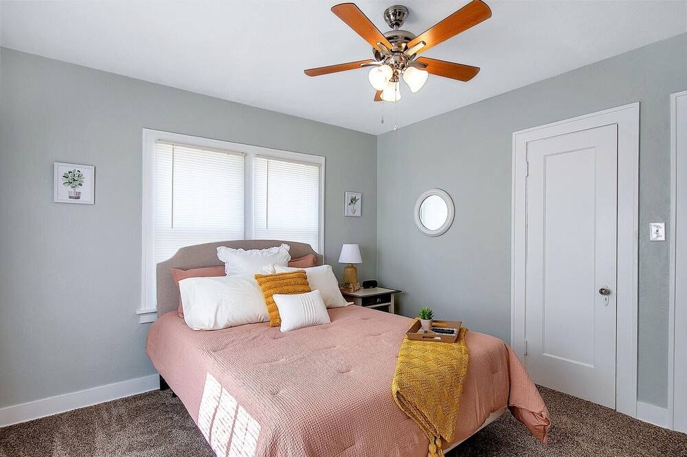 Photo of Bedroom in Hutchinson