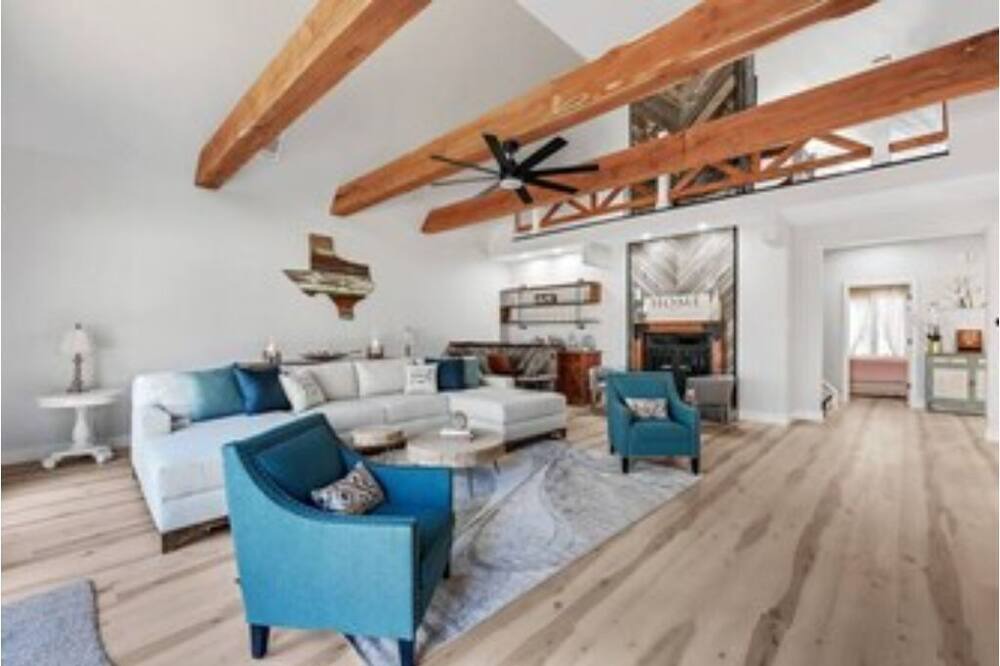 Photo of Livingroom in Tomball