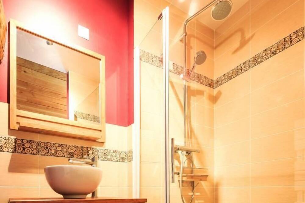 Photo of Bathroom in Orcet