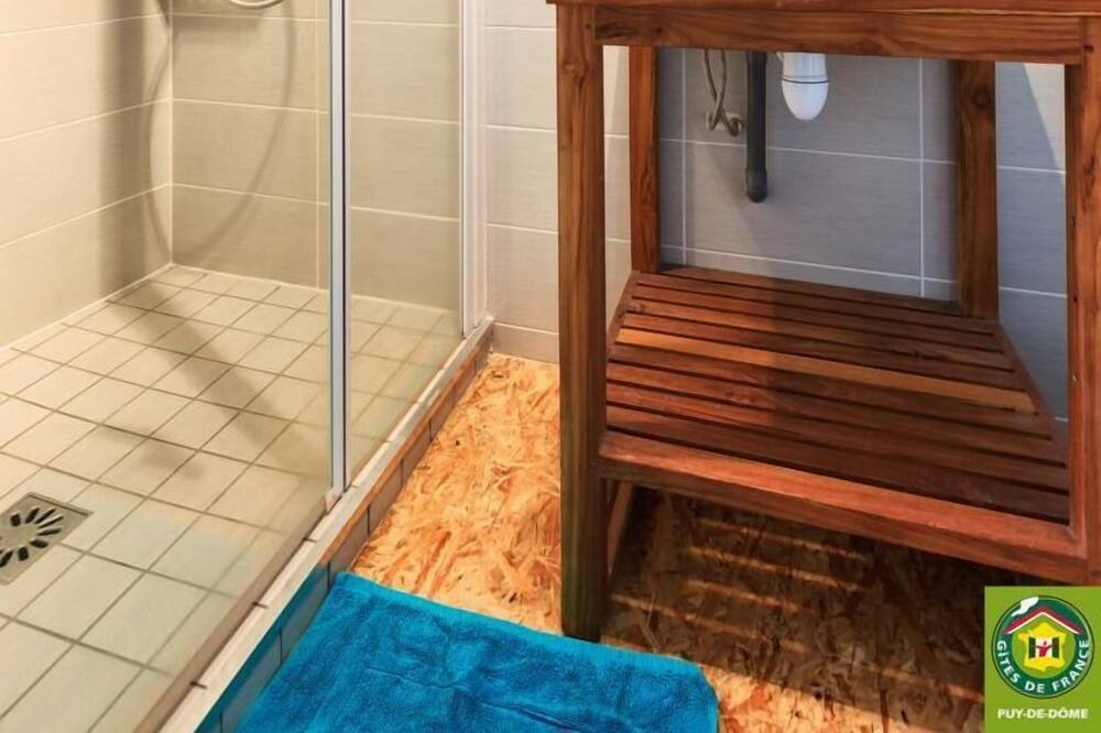 Photo of Bathroom in Orcet
