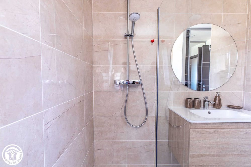 Photo of Bathroom in Gignat