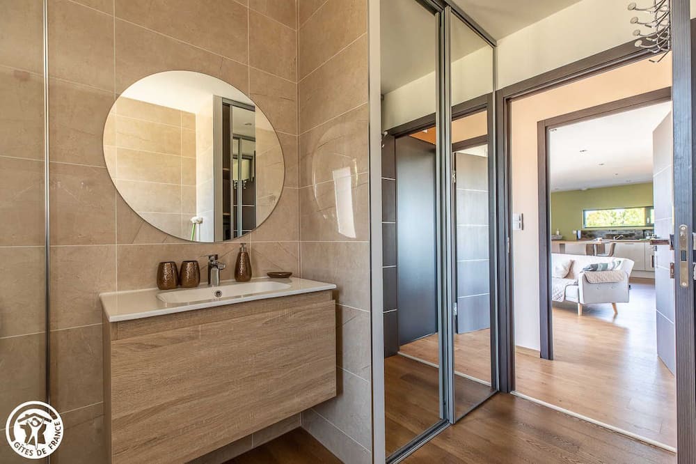 Photo of Bathroom in Gignat
