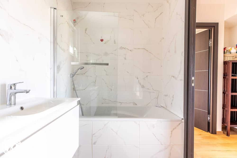 Photo of Bathroom in Gignat