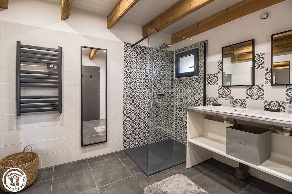 Photo of Bathroom in La Goutelle