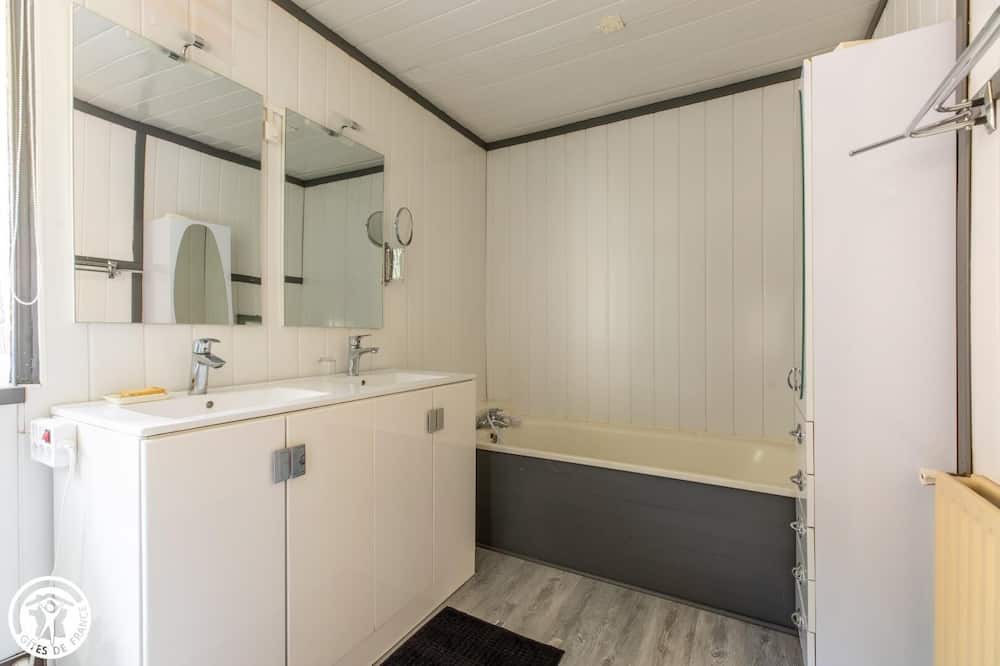 Photo of Bathroom in Miremont