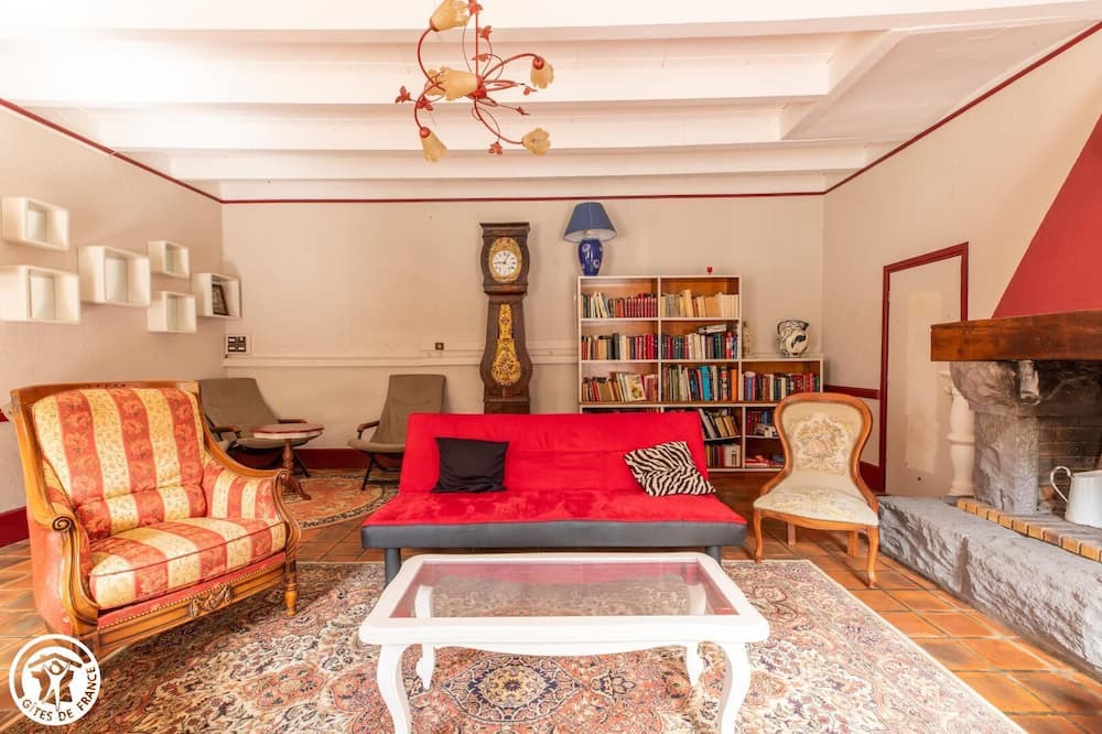 Photo of Livingroom in Miremont